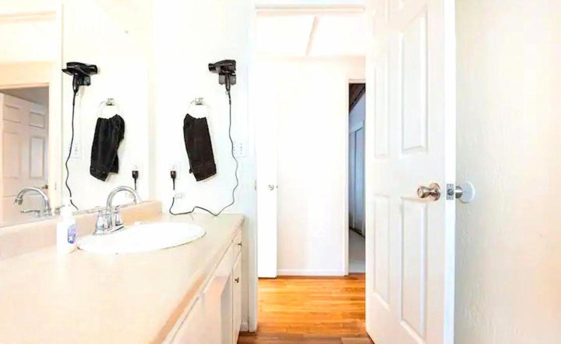 Oceano: Short Walk To Beach, 4 Bedroom 2 Bath, Private House! Across Street From Park & Pond Buitenkant foto