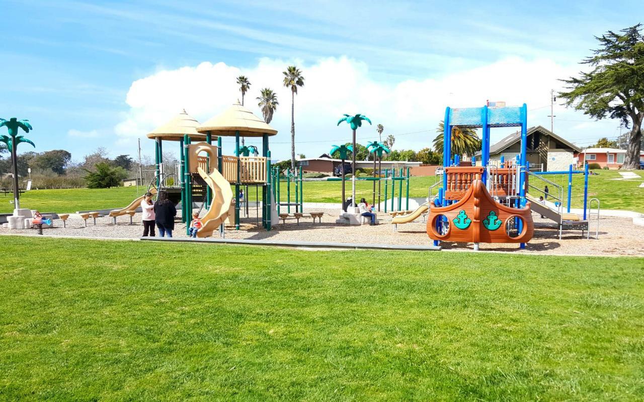 Oceano: Short Walk To Beach, 4 Bedroom 2 Bath, Private House! Across Street From Park & Pond Buitenkant foto